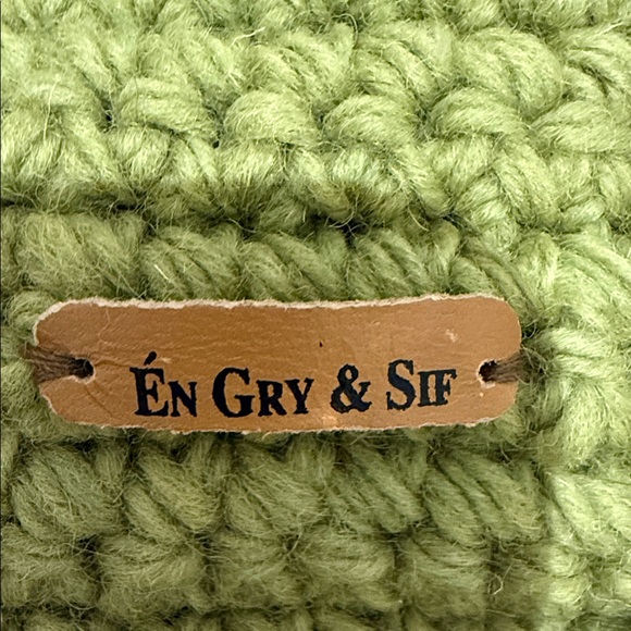 Handcrafted Green Floral Knit Bag - Picture 2 of 4